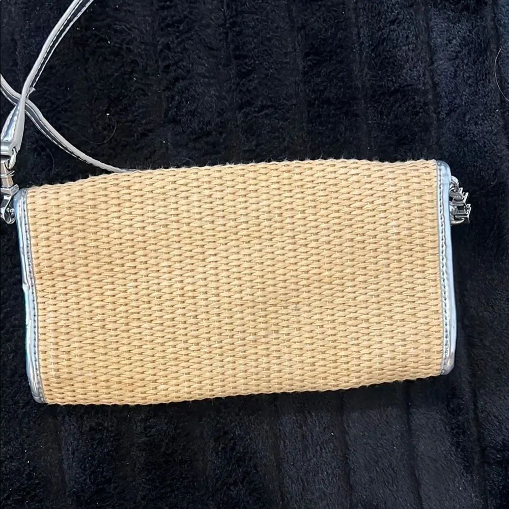 VINTAGE Tory Burch Wooven and Silver Metallic Crossbody with Adjustable Strap - Picture 4 of 4